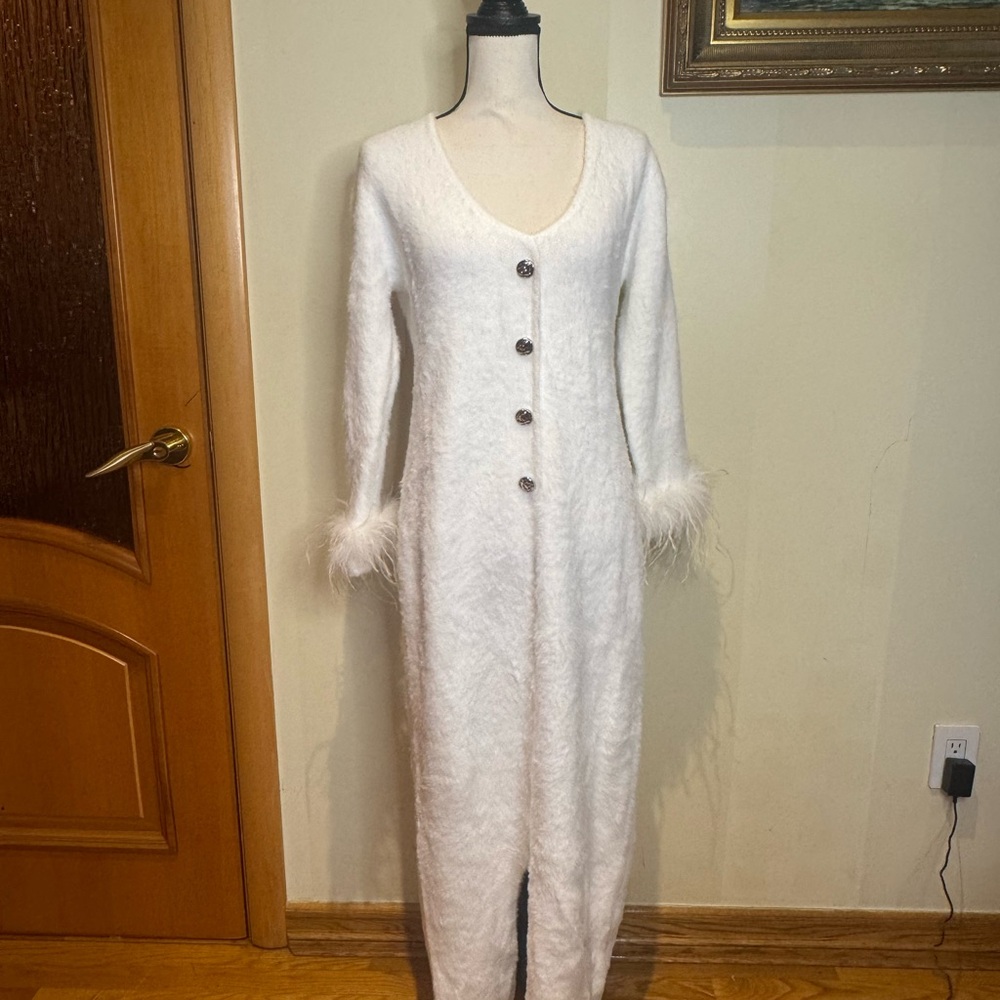 OYROSY Elegant White Maxi Dress with Feather Accents Sz XXL